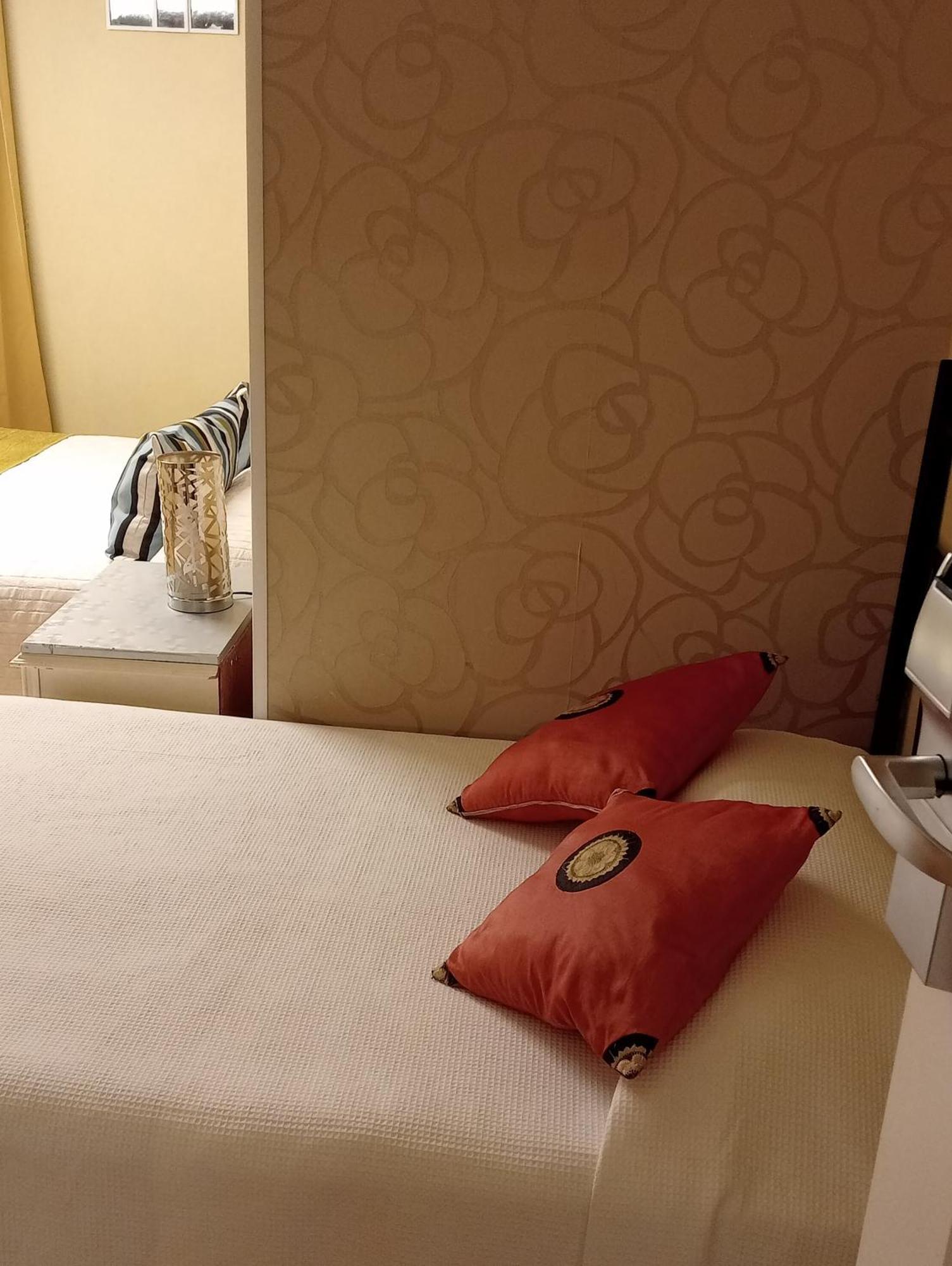 Tu Mansion Guest House Navalcarnero Phòng bức ảnh