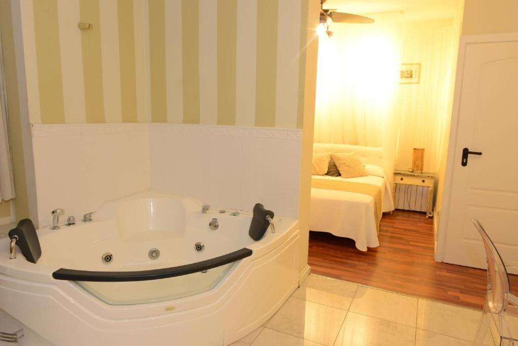 Tu Mansion Guest House Navalcarnero Ngoại thất bức ảnh